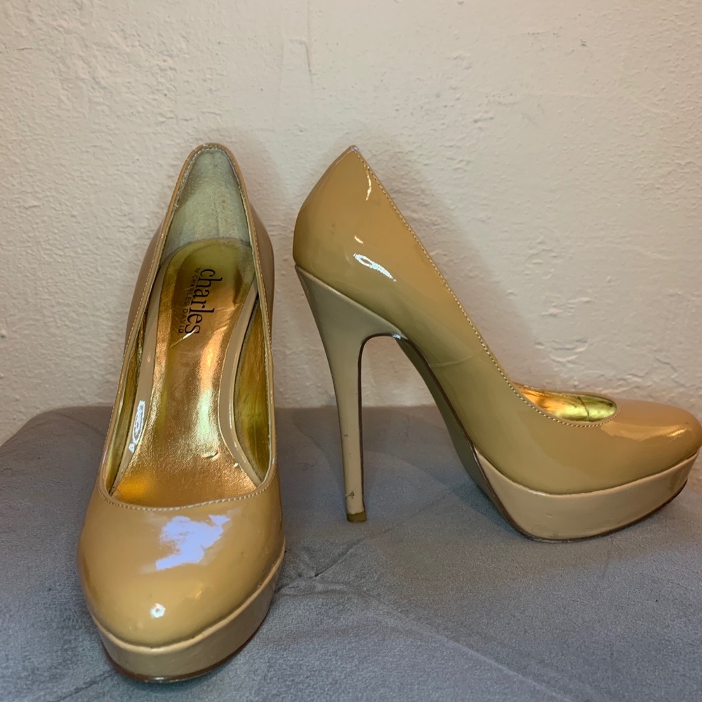 Size 5 patent leather Charles David pump